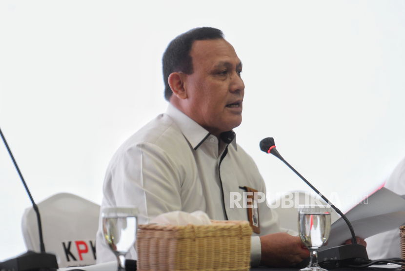 Jenderal Dudung Mengalahkan Firli dalam Pertandingan Bulu Tangkis