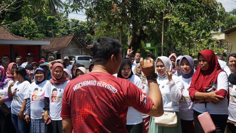 Perkokoh Dukungan terhadap Herviano Melalui Kegiatan Sosial oleh Relawan Sedulur Saklawase