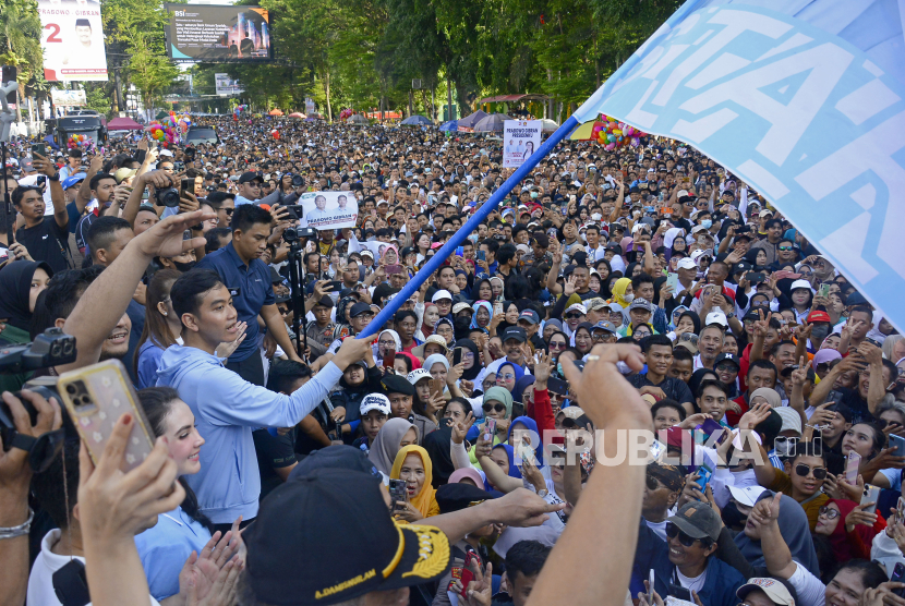 Gibran Menghadiri Acara Deklarasi Taruna For Gibran di Pantai Losari Makassar