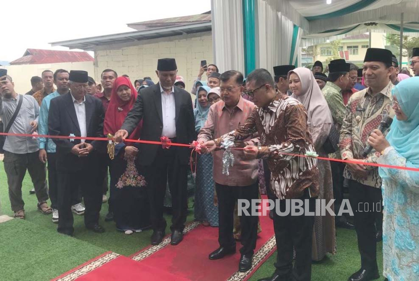 Soal JK mengenai Ketua KPK dan MK