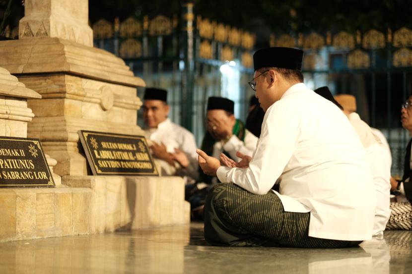 Panglima Gerindra Jateng dan Gus Azmi Memimpin Sholawat di Demak