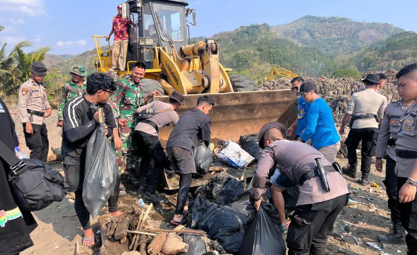 KemenKP Berupaya Menjaga Lingkungan Bahari dengan Program Bulan Cinta Laut