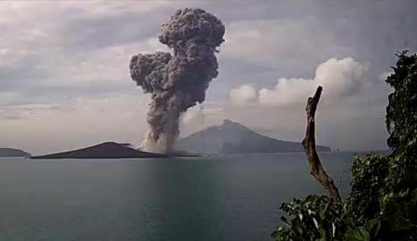 Anak Krakatau Mountain Erupts, Volcanic Ash Reaches 450 Meters High