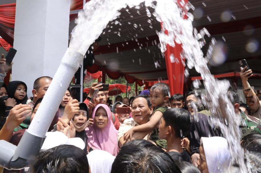 Mendekatkan Diri dengan Rakyat Kecil Meningkatkan Elektabilitas Prabowo