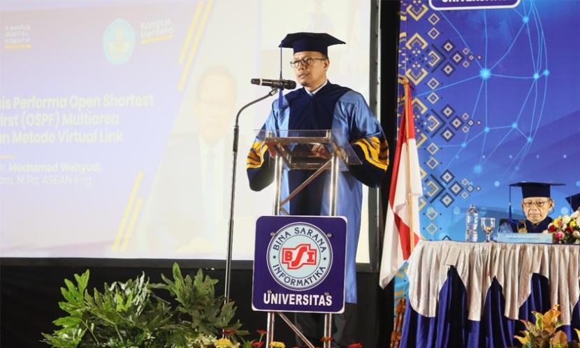 Profesor Mochamad Wahyudi Diangkat Sebagai Guru Besar Pertama di Universitas BSI