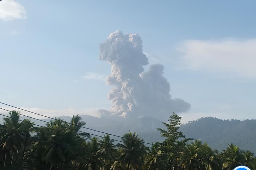 Gunung Dukono Kembali Meletus