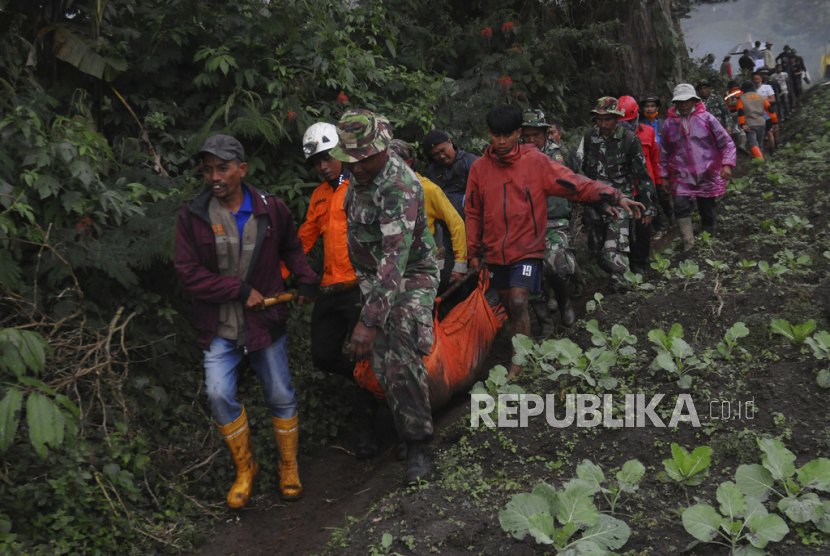 Erupsi Gunung Marapi Menewaskan Dua Anggota Polda Sumbar yang Sedang Mendaki