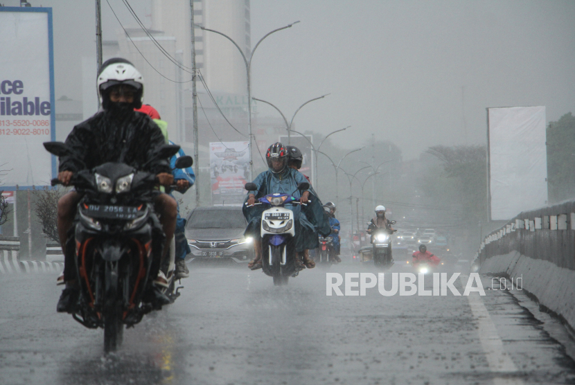 BMKG Memperkirakan Hujan dan Petir Akan Terjadi Hari Ini di Berbagai Wilayah