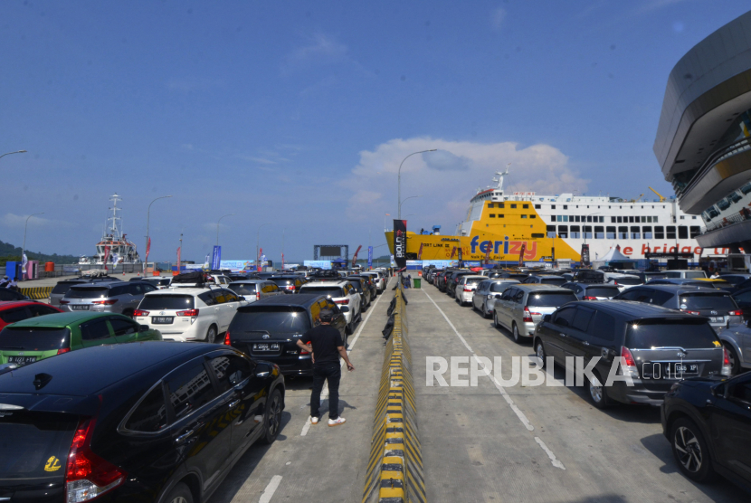 Pelabuhan Bakauheni Ramai Lancar Menjelang Natal