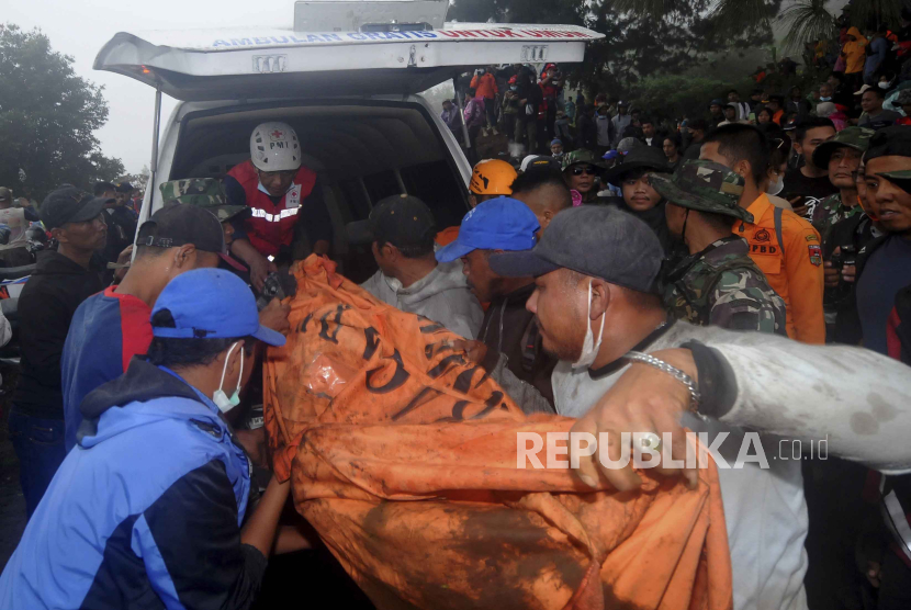 Telepon Terakhir Adan Sebelum Meninggal dihantam Erupsi Marapi