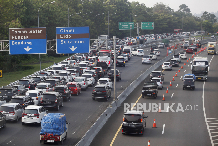 Prediksi Kemacetan dan Pergerakan Orang Selama Liburan Akhir Tahun