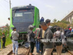 Keberangkatan 214 Penumpang Kereta Cepat Tertunda Akibat Tertabrak Minibus Feeder