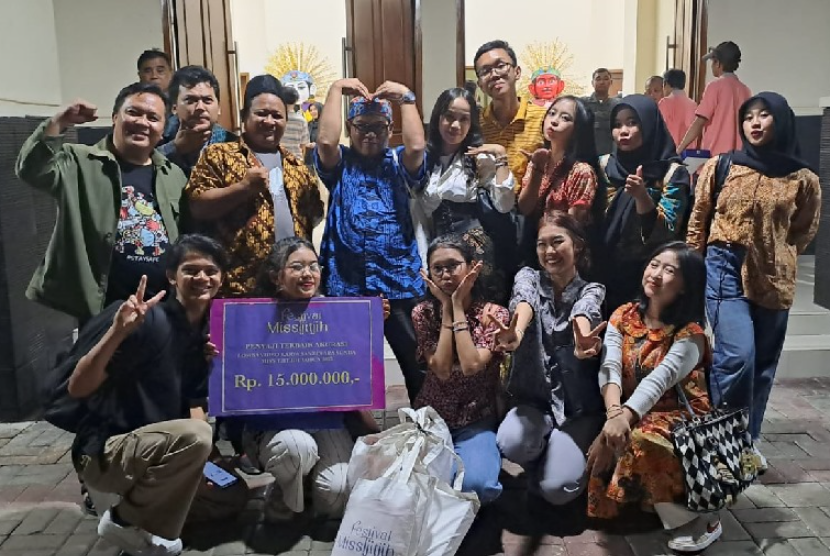 Dosen Universitas Negeri Makassar Memberikan Motivasi kepada Mahasiswa untuk Tetap Berprestasi