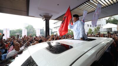 Pawai Perkusi dan Tarian untuk Sambut Kedatangan Prabowo di Bandung