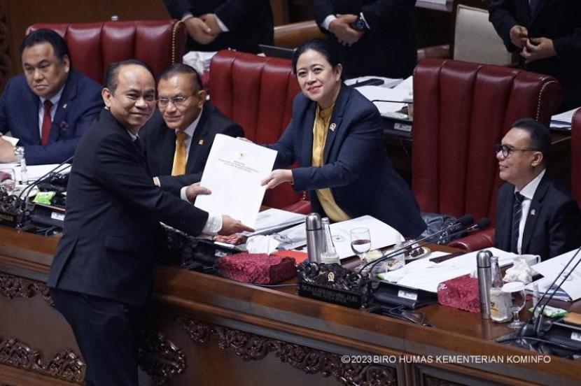 Menjamin Kejelasan Hukum di Dunia Daring