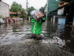 Banjir Menggenangi 38 RT dan 23 Jalan di Jakarta