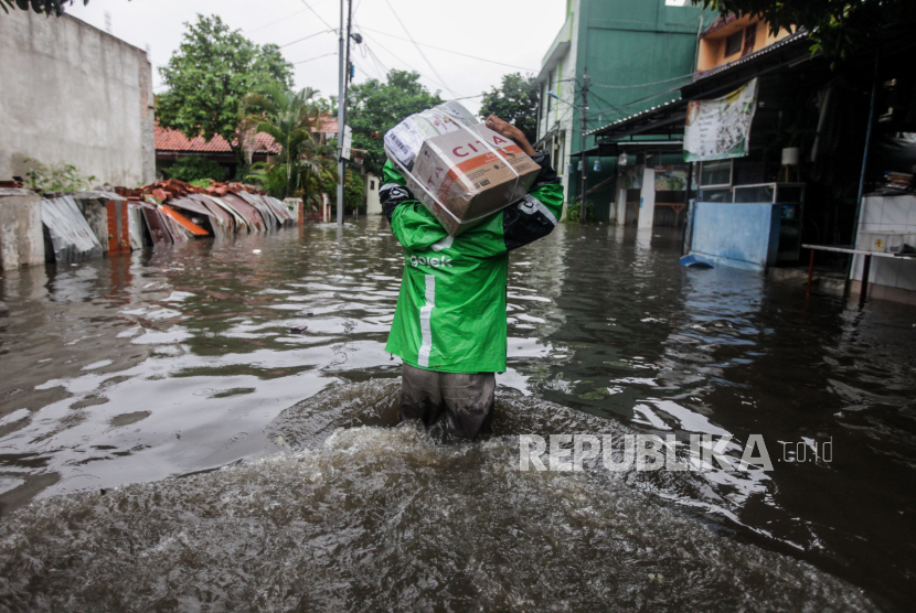 Banjir Menggenangi 38 RT dan 23 Jalan di Jakarta