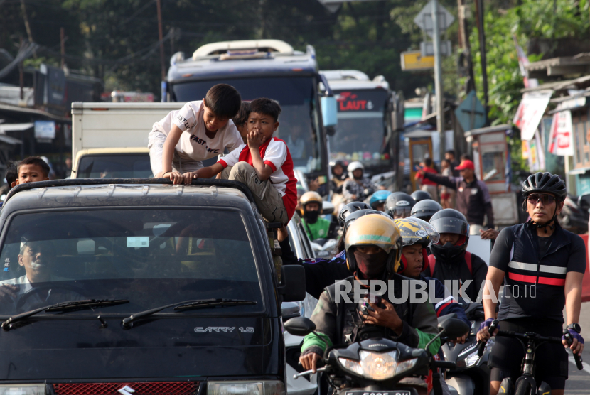 Pengaturan Lalu Lintas Ganjil Genap dan Satu Arah Diberlakukan saat Libur Panjang di Puncak Bogor oleh Polisi