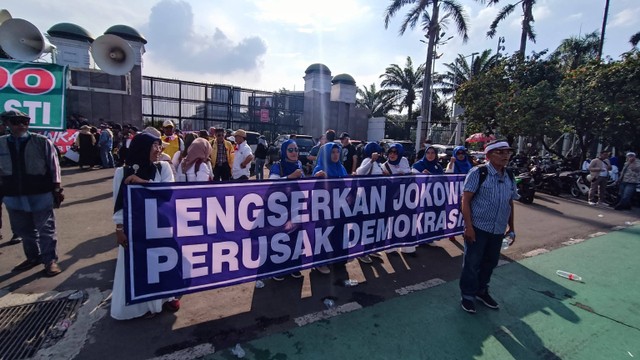 Masyarakat Menunjukkan Ketidakpercayaan Terhadap Jokowi, Prabowo, dan Gibran menjelang Pilpres Dua Hari Sebelumnya