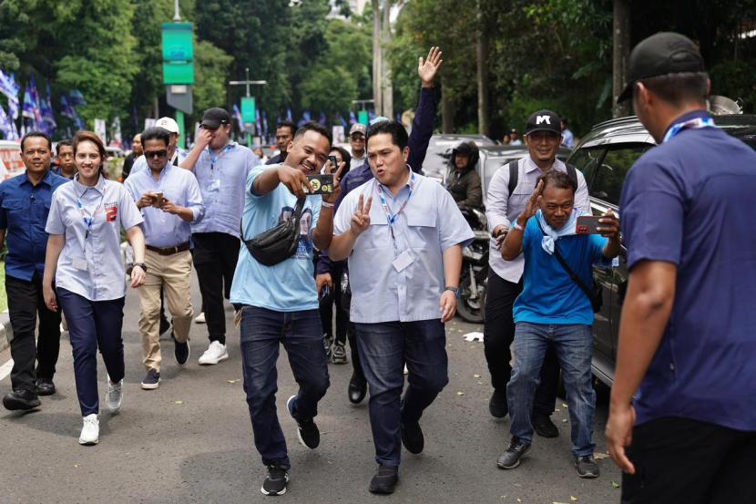 Erick Memilih Jalan Kaki untuk Menghadiri Kampanye Akbar Prabowo-Gibran karena Sangat Ramai