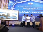 Prabowo Subianto Diberi Lukisan Tangan oleh SBY Saat Hadir Silaturahmi dan Bukber Partai Demokrat