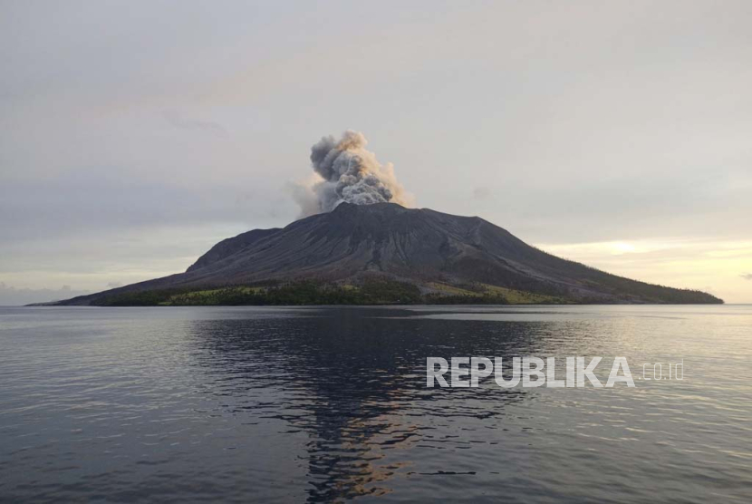 Perpanjangan Penutupan Bandara Sam Ratulangi Manado karena Gunung Ruang Erupsi Kembali