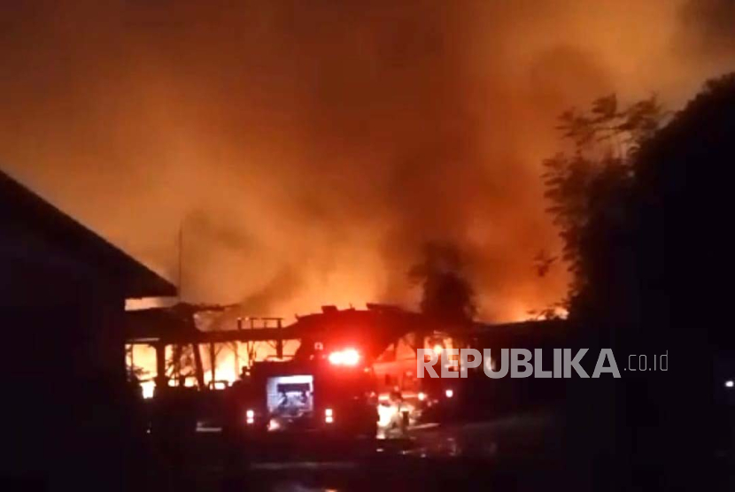 Pabrik Furniture Rotan Terbakar Akibat Kebakaran Oleh Si Jago Merah, Stok Siap Ekspor Ludes Hilang