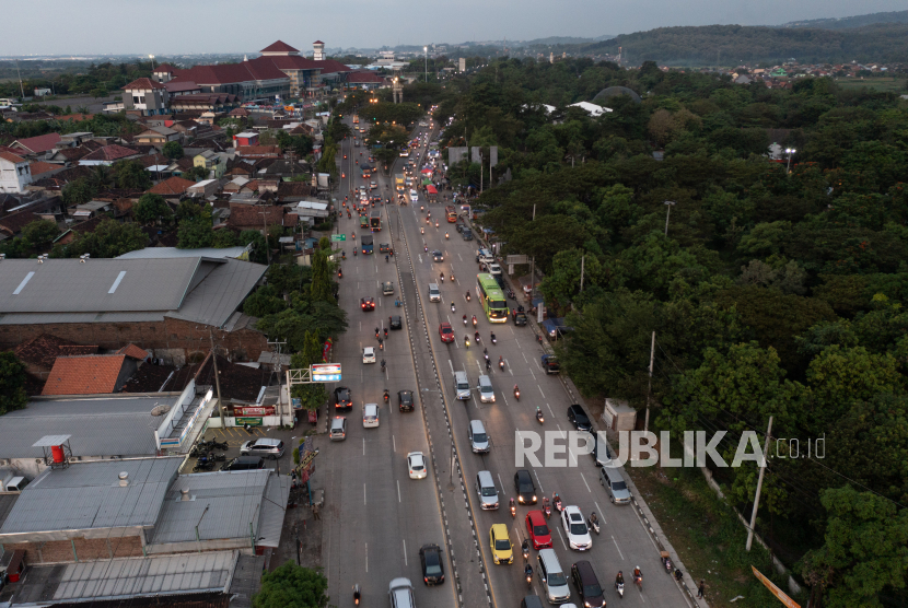 Lancar Ramai Jalur Pantura Semarang-Jakarta Selama One Way di Jalan Tol