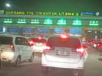 Antrean Mobil Panjang di Gerbang Tol Utama GT Cikampek, Macet hingga 10 Kilometer