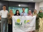 Dosen Ilmu Komunikasi memberikan kuliah di Universiti Utara Malaysia.