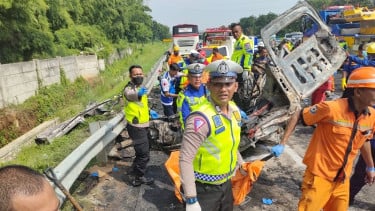 Kecelakaan Mengerikan Tol Jakarta Cikampek KM 58 Pagi Ini: 3 Kendaraan Terlibat, 12 Orang Meninggal Dunia