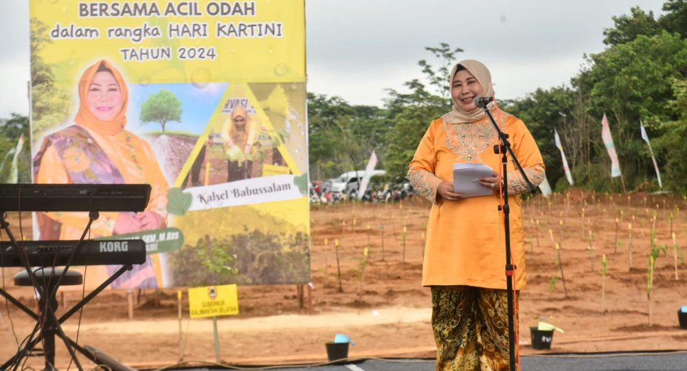 Pesan Semangat Acil Odah untuk Perempuan Banjar dalam Penanaman Pohon: Harmoni Hijau