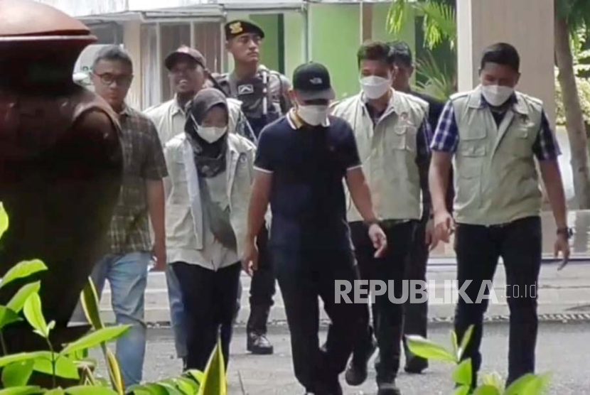 KPK Menggeledah Kantor Setjen DPR dan Menemukan Berbagai Bukti