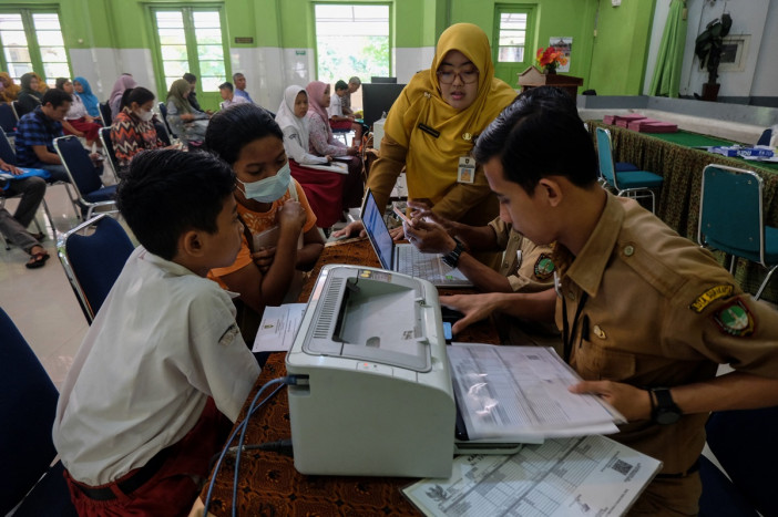 Fenomena Orangtua Berjuang untuk Akses Pendidikan