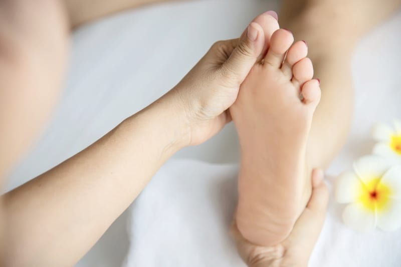 10 Tips Menghilangkan Bau Kaki