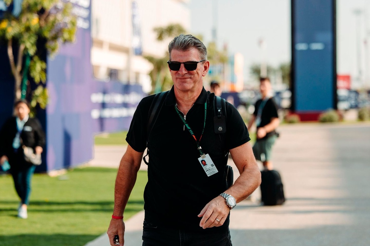 graeme-lowdon-cadillac-f1-team.jpg