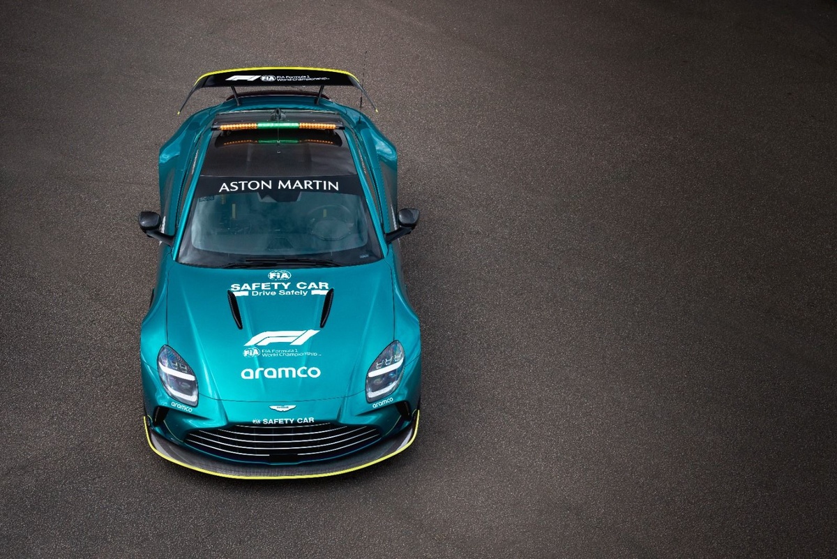 aston-martin-vantage-s-fia-saf.jpg